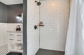 Suttons Bay Home In Town - 2 Blocks to Beach!