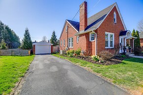 1 Mi to Dtwn: Bristol Cottage w/ Hot Tub & Grill!