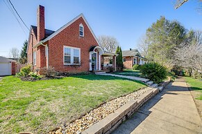 1 Mi to Dtwn: Bristol Cottage w/ Hot Tub & Grill!