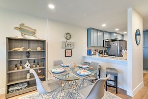 Galveston Beachfront Condo: Balcony & Pool Access!