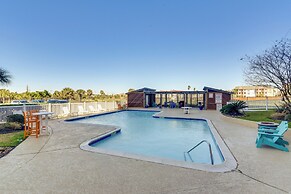 Galveston Beachfront Condo: Balcony & Pool Access!