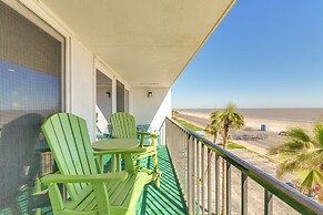 Galveston Beachfront Condo: Balcony & Pool Access!