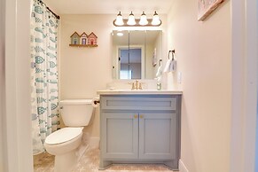 Galveston Beachfront Condo: Balcony & Pool Access!