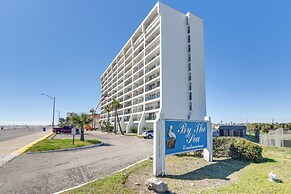 Galveston Beachfront Condo: Balcony & Pool Access!