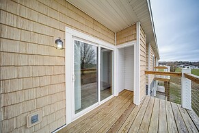 4 Mi to Lake Erie Access: Condo on the Greens