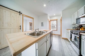 4 Mi to Lake Erie Access: Condo on the Greens