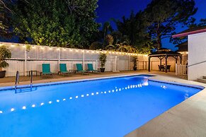 Charming Largo Home w/ Private Pool: 1 Mi to Beach