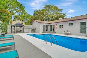 Charming Largo Home w/ Private Pool: 1 Mi to Beach