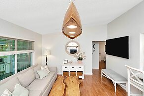 Charming Largo Home w/ Private Pool: 1 Mi to Beach