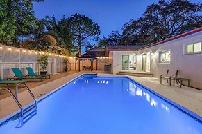 Charming Largo Home w/ Private Pool: 1 Mi to Beach