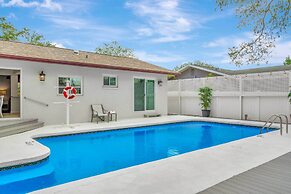 Charming Largo Home w/ Private Pool: 1 Mi to Beach
