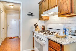 2 Mi to Downtown: Lake Charles Apartment