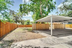 2 Mi to Downtown: Lake Charles Apartment