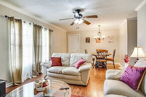 2 Mi to Downtown: Lake Charles Apartment
