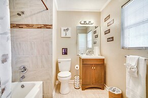 2 Mi to Downtown: Lake Charles Apartment