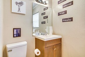 2 Mi to Downtown: Lake Charles Apartment