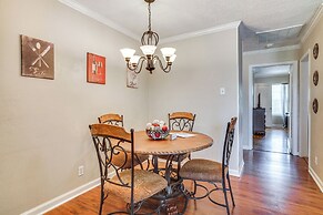 2 Mi to Downtown: Lake Charles Apartment