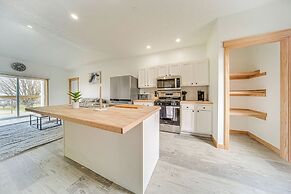 4 Mi to Lake Erie: Condo w/ Golf Course Views!