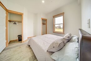 4 Mi to Lake Erie: Condo w/ Golf Course Views!