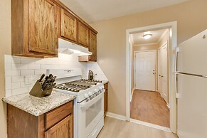 Charming Lake Charles Apartment: 2 Mi to Lake!