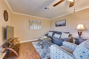 Charming Lake Charles Apartment: 2 Mi to Lake!
