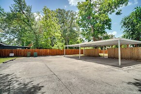 Charming Lake Charles Apartment: 2 Mi to Lake!