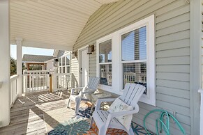 Galveston Getaway: Spacious Home < 1 Mi to Beaches