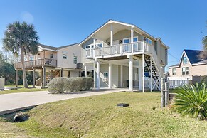 Galveston Getaway: Spacious Home < 1 Mi to Beaches