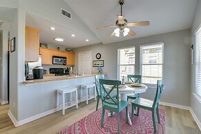 Galveston Getaway: Spacious Home < 1 Mi to Beaches