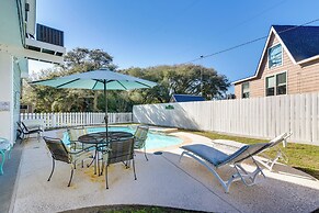 Galveston Getaway: Spacious Home < 1 Mi to Beaches