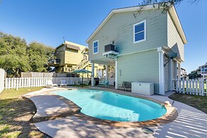 Galveston Getaway: Spacious Home < 1 Mi to Beaches