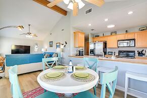 Galveston Getaway: Spacious Home < 1 Mi to Beaches