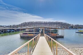Lakefront Condo w/ Resort Amenities in Osage Beach