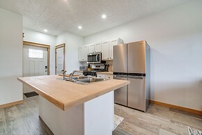 4 Mi to Lake: Golf-view Erie Condo w/ Porch