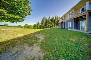 4 Mi to Lake: Golf-view Erie Condo w/ Porch