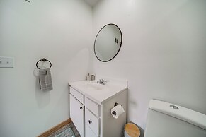 4 Mi to Lake: Golf-view Erie Condo w/ Porch