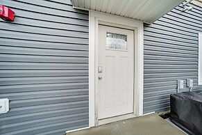 4 Mi to Lake: Golf-view Erie Condo w/ Porch