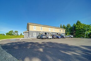 4 Mi to Lake: Golf-view Erie Condo w/ Porch