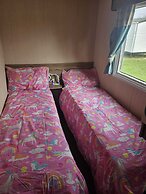 Lovely 3 Bed Caravan Near to Beach 5 Star Reviews