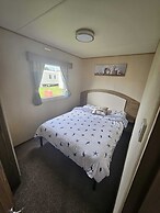 Lovely 3 Bed Caravan Near to Beach 5 Star Reviews