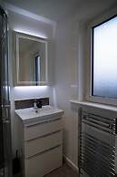 Modern 2 Bedroom Home in Edinburgh, Free Parking