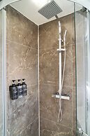 Modern 2 Bedroom Home in Edinburgh, Free Parking