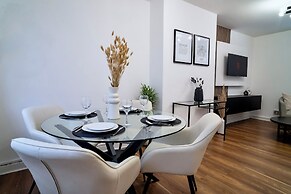 Modern 2 Bedroom Home in Edinburgh, Free Parking