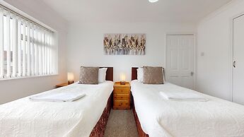 Lovely 3 Bedroom House in Dagenham With Parking