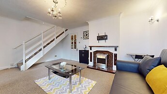 Lovely 3 Bedroom House in Dagenham With Parking