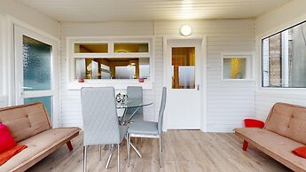 Lovely 3 Bedroom House in Dagenham With Parking