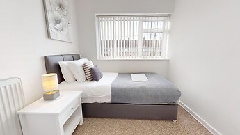 Lovely 3 Bedroom House in Dagenham With Parking