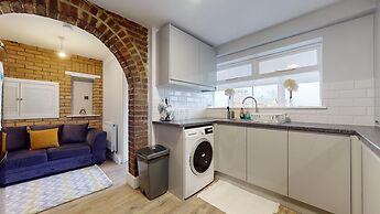 Lovely 3 Bedroom House in Dagenham With Parking