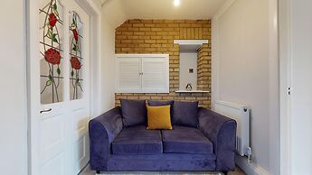 Lovely 3 Bedroom House in Dagenham With Parking