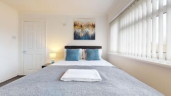 Lovely 3 Bedroom House in Dagenham With Parking